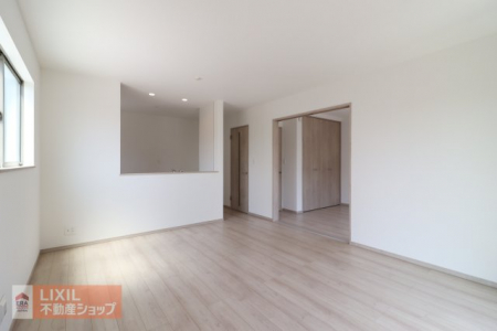 �@�y�_�C�j���O�z���n�����ʐ^�B�Ƒ��ł��낰��_�C�j���O�ł��B�Ζʎ��L�b�`���ł��H���̏��������Ȃ��炲�Ƒ��Ƃ̉�b���y���߂܂��B