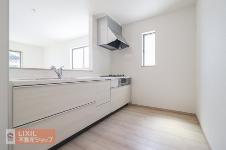 �L�b�`���@�y�L�b�`���z�Ζʎ��L�b�`���J�E���^�[�ł��q�l�̗l�q�����Ȃ��痿�����o���܂��B�X���C�h���[�ő傫�Ȓ����������N���N���[��