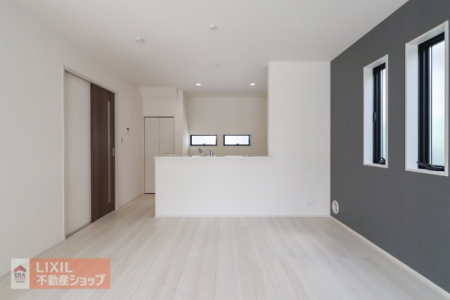 �@�y�_�C�j���O�z���n�����ʐ^�B�Ƒ��ł��낰��_�C�j���O�ł��B�Ζʎ��L�b�`���ł��H���̏��������Ȃ��炲�Ƒ��Ƃ̉�b���y���߂܂��B