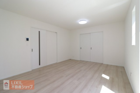 �@�y�_�C�j���O�z���n�����ʐ^�B�Ƒ��ł��낰��_�C�j���O�ł��B�Ζʎ��L�b�`���ł��H���̏��������Ȃ��炲�Ƒ��Ƃ̉�b���y���߂܂��B