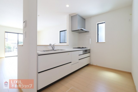�L�b�`���@�y�L�b�`���z�Ζʎ��L�b�`���J�E���^�[�ł��q�l�̗l�q�����Ȃ��痿�����o���܂��B�X���C�h���[�ő傫�Ȓ����������N���N���[��