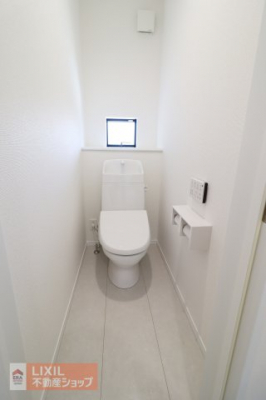 �g�C���@�y�g�C���z���n�����ʐ^�B�������g�[�֍��t���B���������Ă���̌��Ɗ��C���ł���悤�ɂȂ��Ă��܂��B�Q�K�ɂ��g�C�����������܂��B