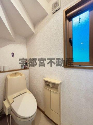 �g�C���@�y�g�C���z���n�ʐ^�F�̌��E���C���̂���g�C���̓g�C���b�g�y�[�p�[�z���_�[�ɏ\���Ȏ��[�����Ă��܂��B�܂��A2�K�ɂ��g�C�����������܂��B