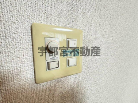 ���̑����ρ@�y���̑��ݔ��z���n�ʐ^�F���r���O�ɂ͒����̒��߂��ł���X�C�b�`���������܂�