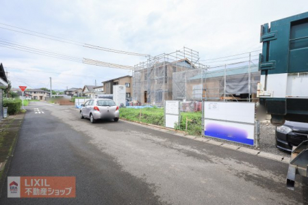 ���̑��@�y�O�ʓ��H�܂ތ��n�ʐ^�z3�����B����2�䂪����Ⴆ��L���Ō��ʂ����ǂ����H�ł��B